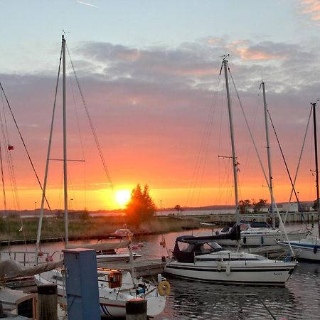 Strandnahe 2-Raum-Ferienwohnung Mit Balkon - Strandhaus Moenchgut Fewo 10 Lobbe Kültér fotó